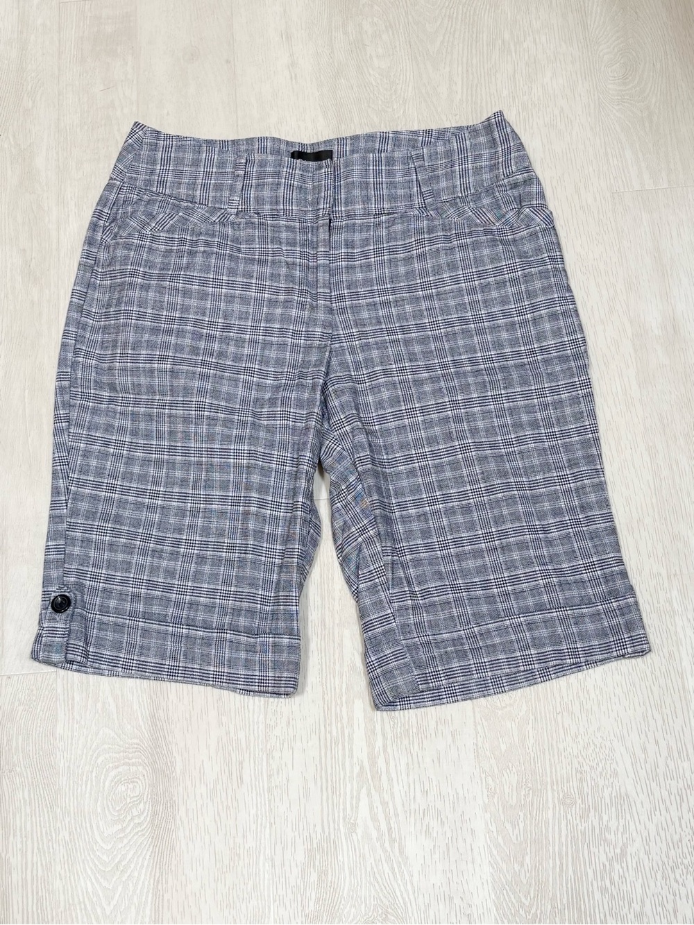 Women’s Plaid Gray Bermuda Shorts — Classic Tailored Style